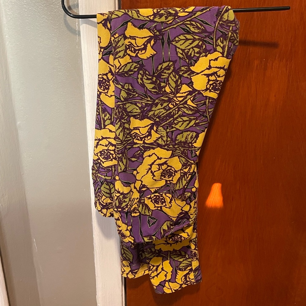 TC Lularoe Leggings Purple with Yellow Roses